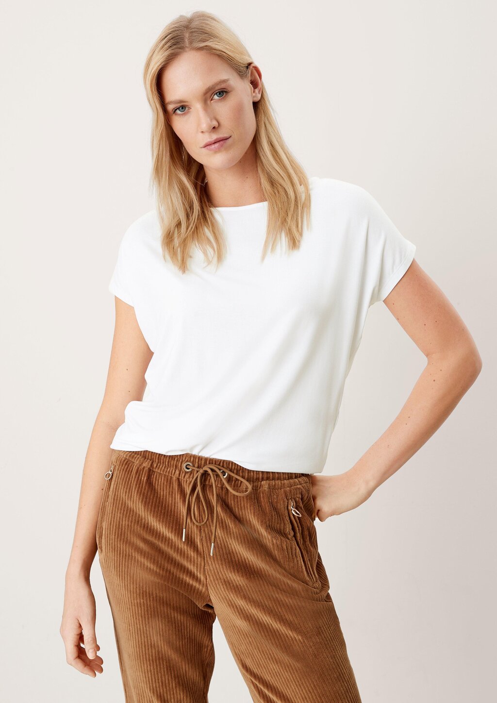 Ärmelloses T-Shirt aus fließendem Viskosestretch