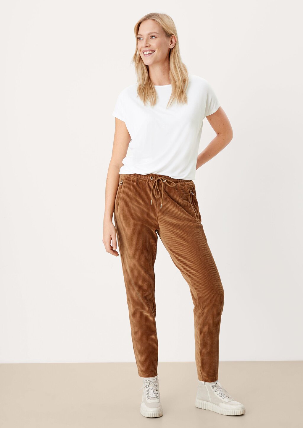 Ärmelloses T-Shirt aus fließendem Viskosestretch