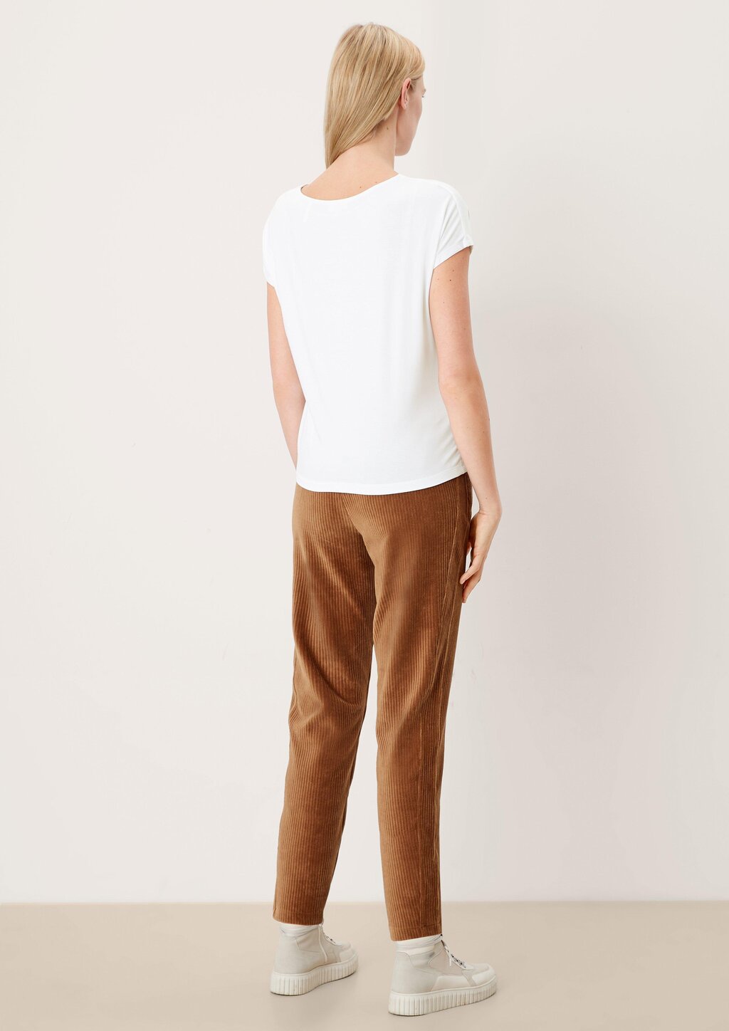 Ärmelloses T-Shirt aus fließendem Viskosestretch