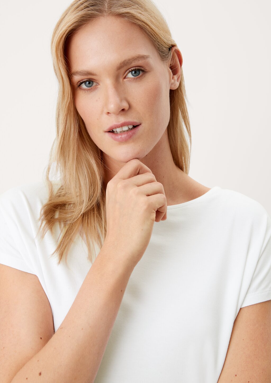 Ärmelloses T-Shirt aus fließendem Viskosestretch