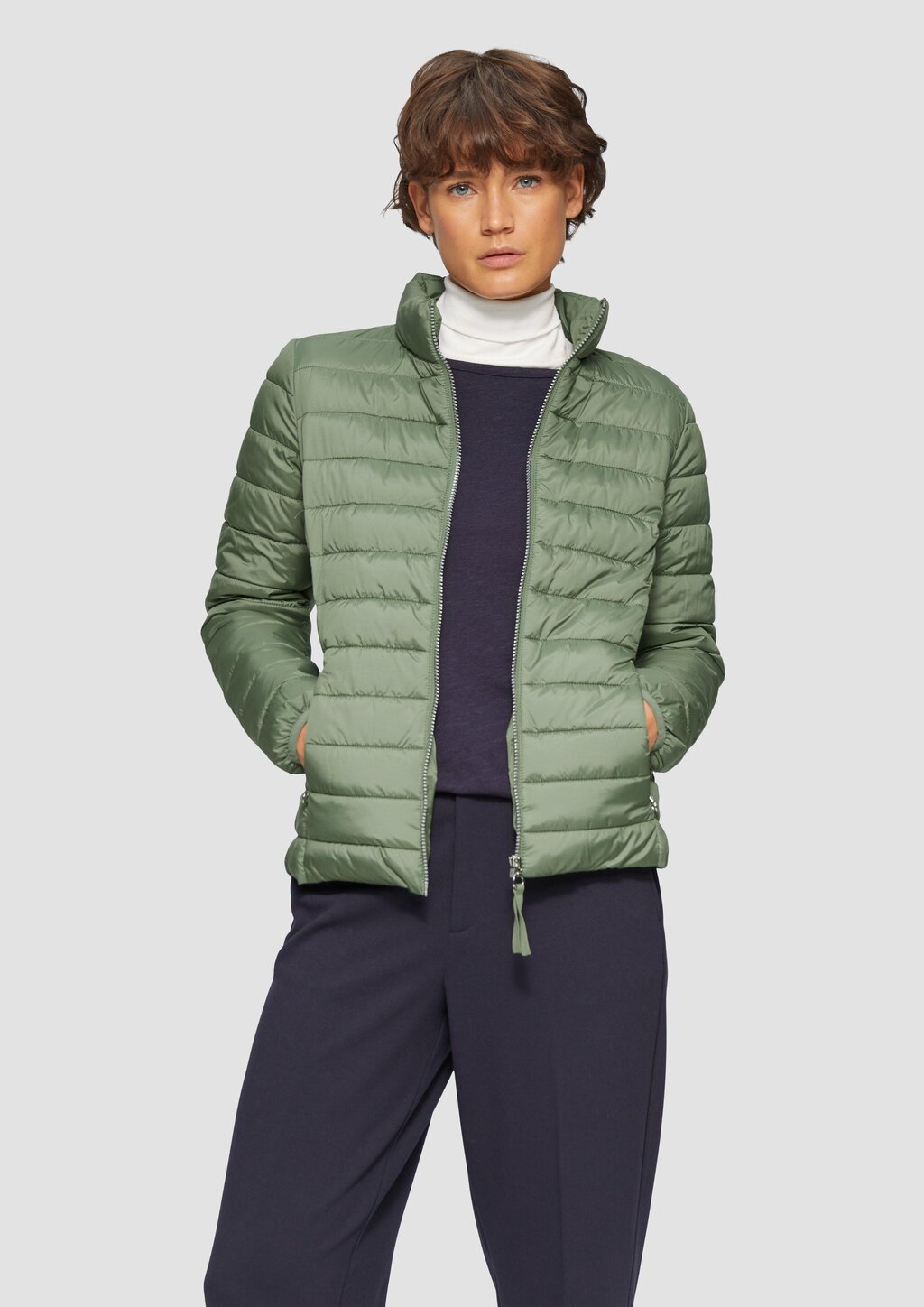 Leichte Jacke mit Steppung und Stehkragen