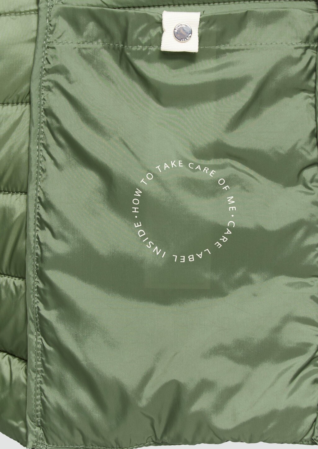 Leichte Jacke mit Steppung und Stehkragen