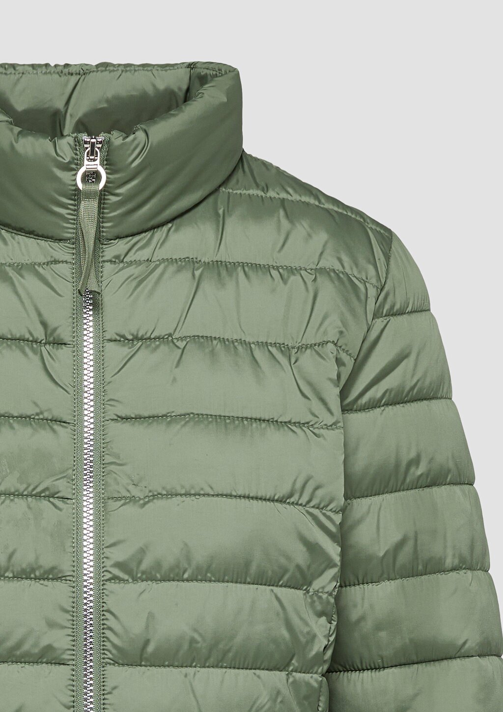 Leichte Jacke mit Steppung und Stehkragen