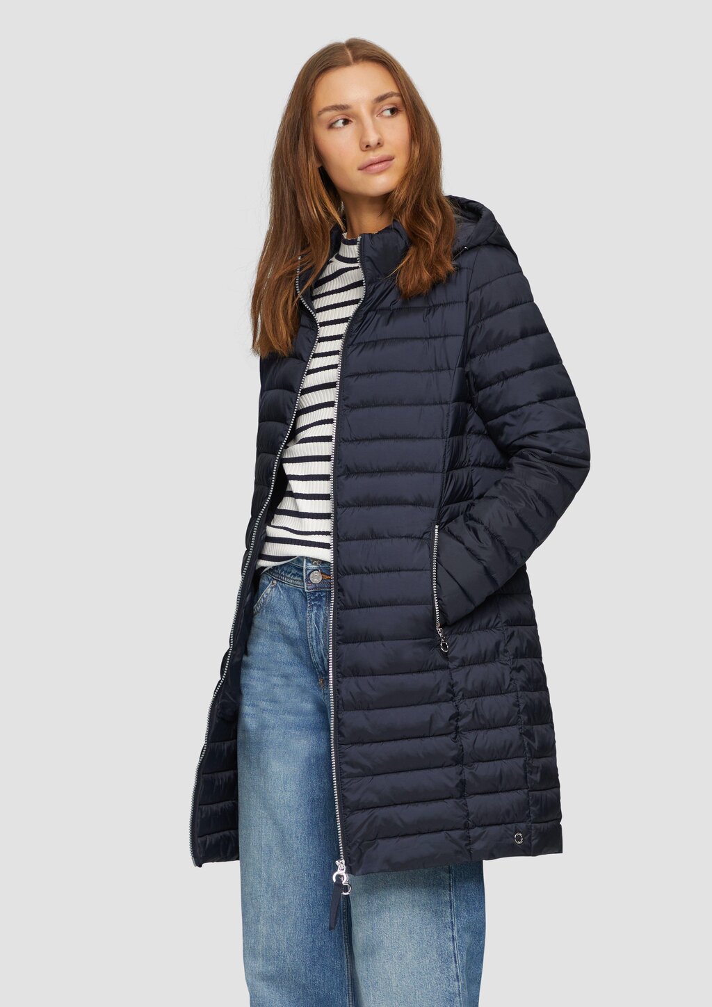 Lange Steppjacke mit abnehmbarer Kapuze