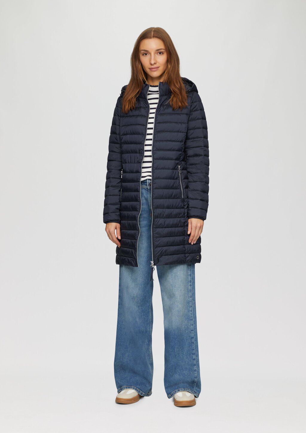 Lange Steppjacke mit abnehmbarer Kapuze