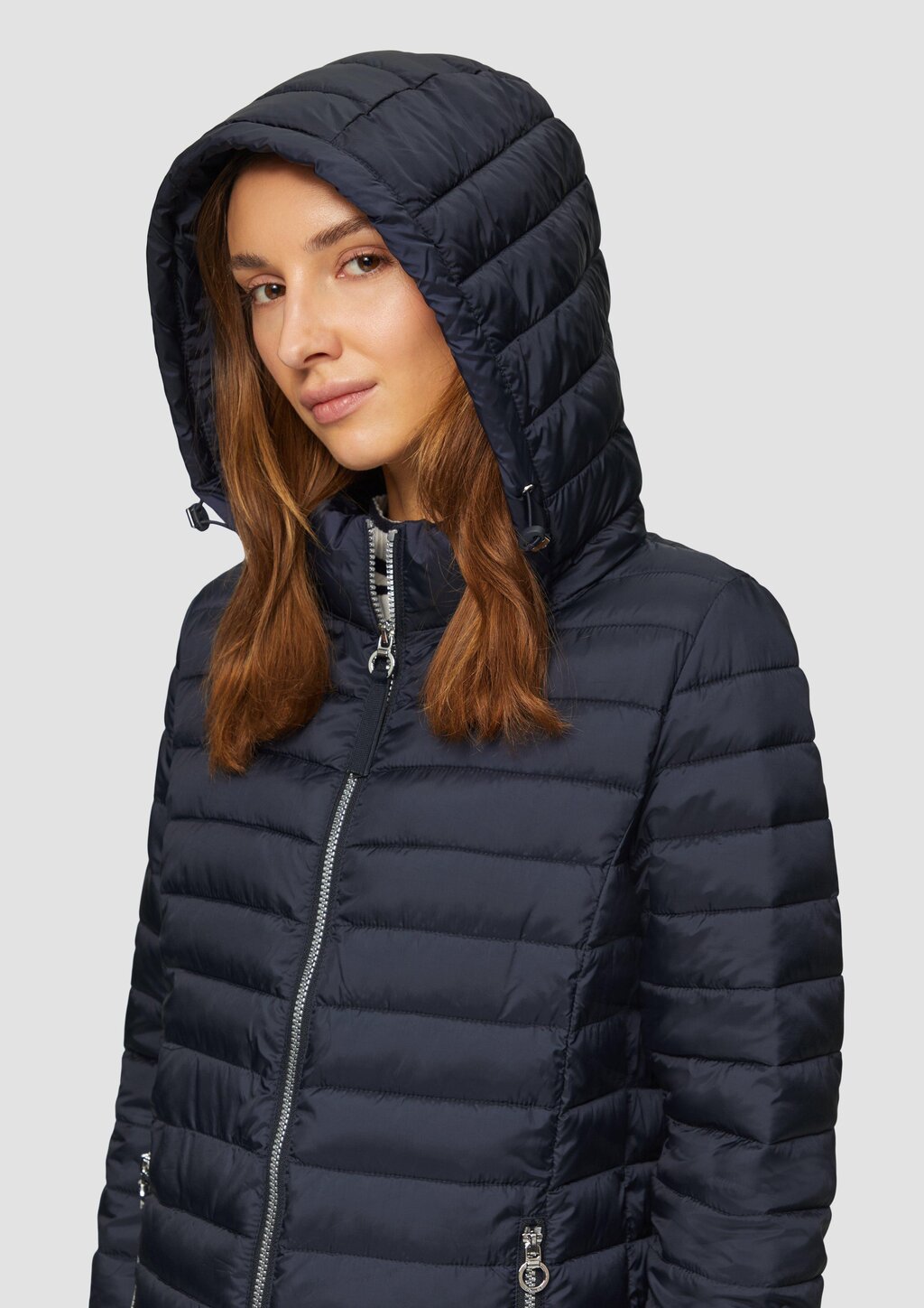 Lange Steppjacke mit abnehmbarer Kapuze