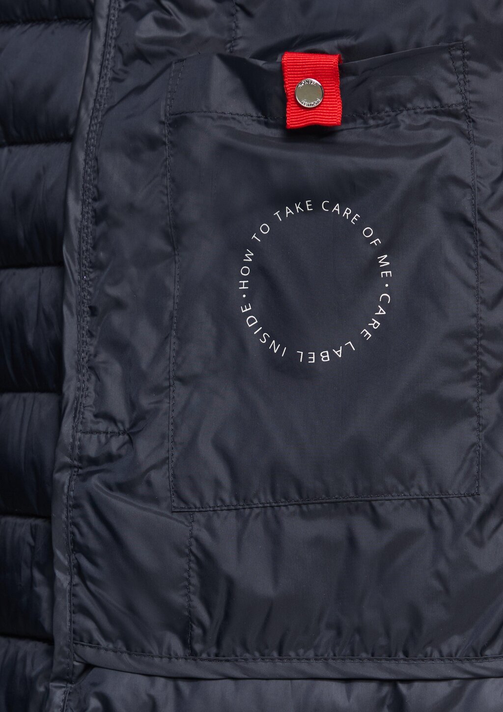 Lange Steppjacke mit abnehmbarer Kapuze