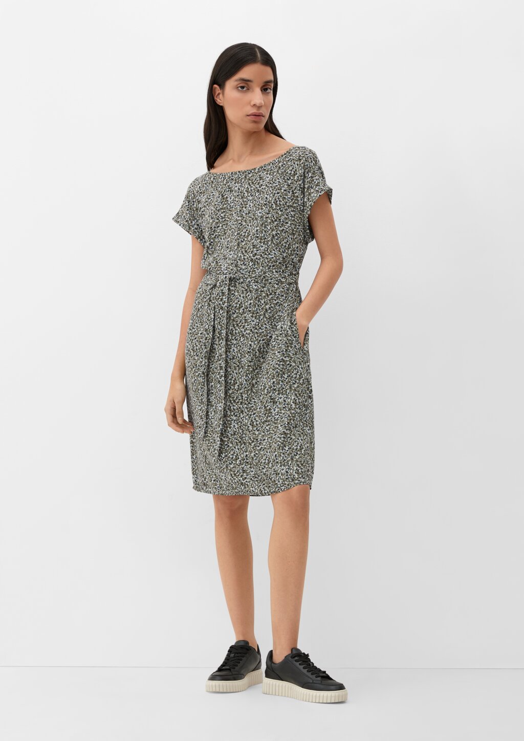 Kurzes Kleid mit Binde-Detail