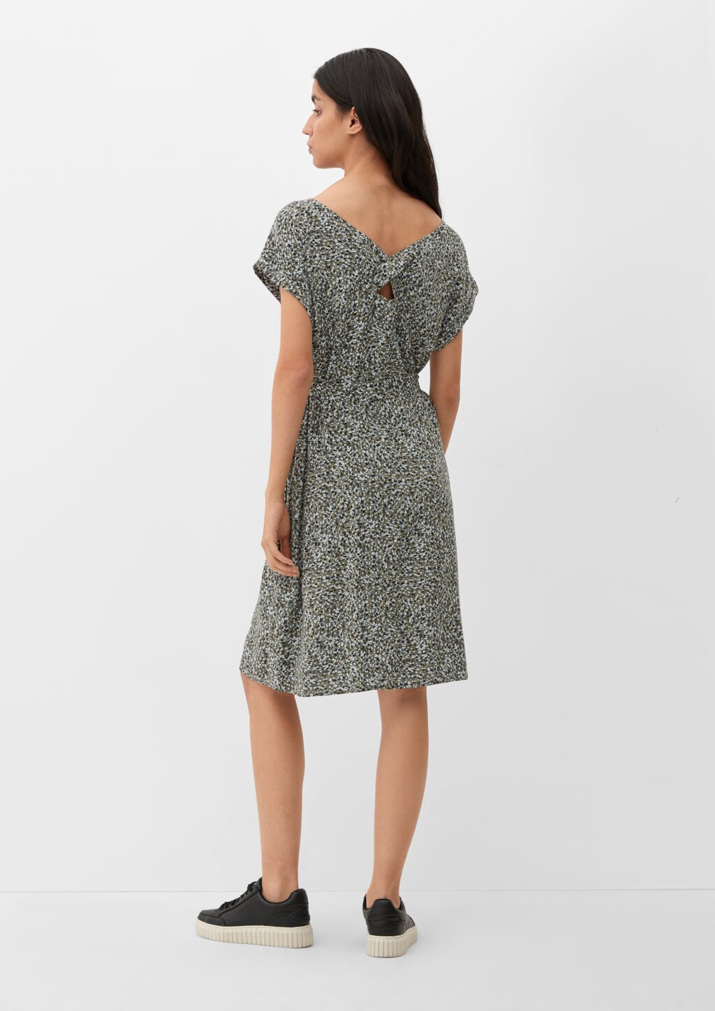 Kurzes Kleid mit Binde-Detail