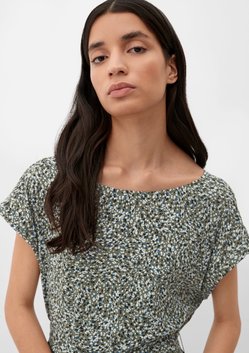 Kurzes Kleid mit Binde-Detail