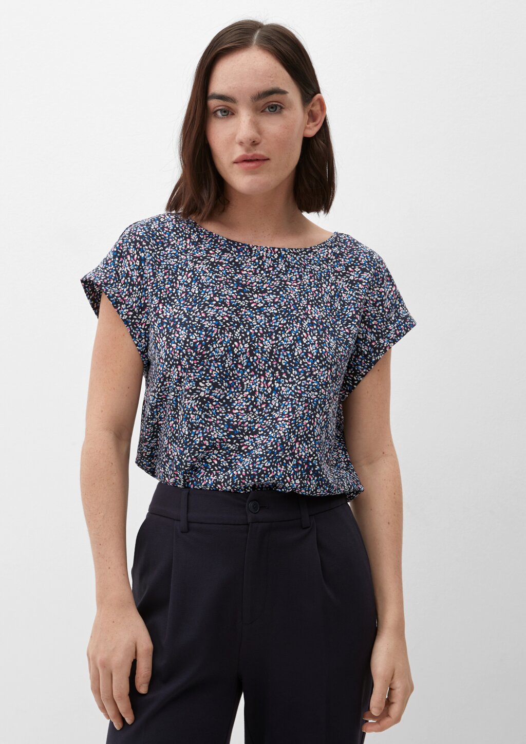 Viskosebluse mit Rückenausschnitt