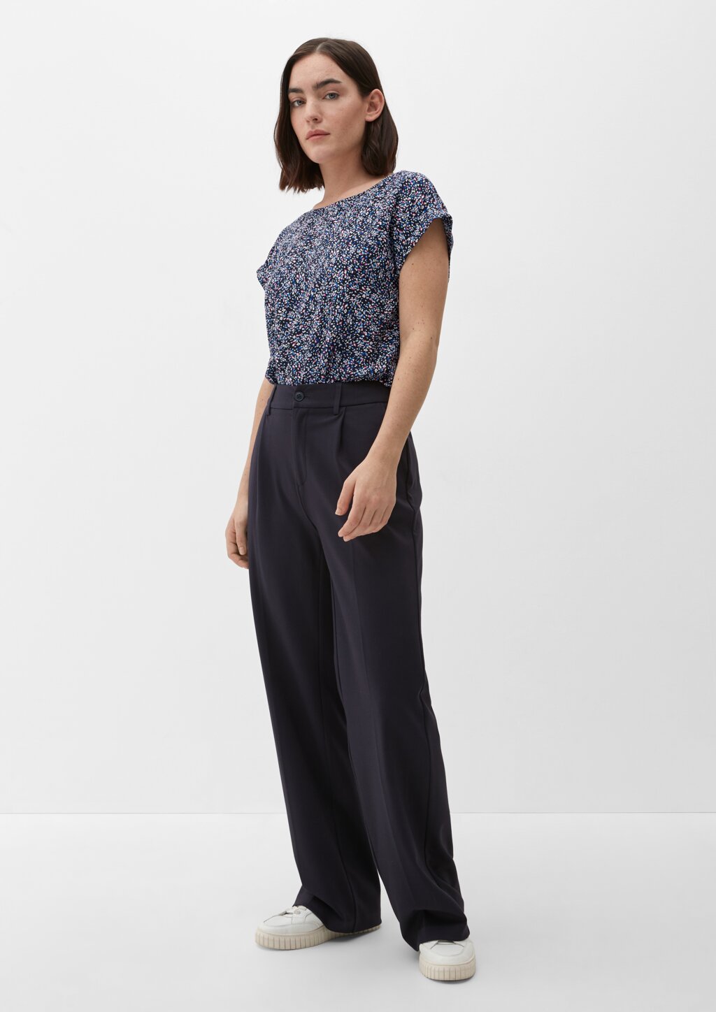 Viskosebluse mit Rückenausschnitt