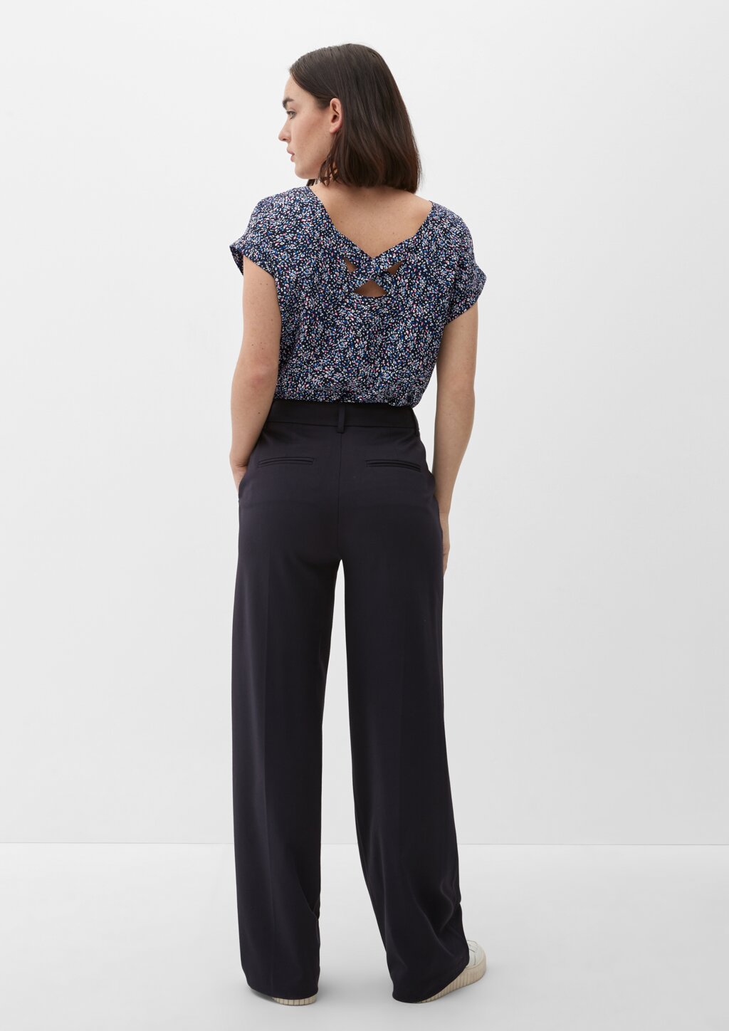 Viskosebluse mit Rückenausschnitt