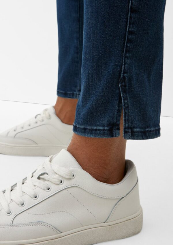 Jeans / Mid Rise / Slim Leg