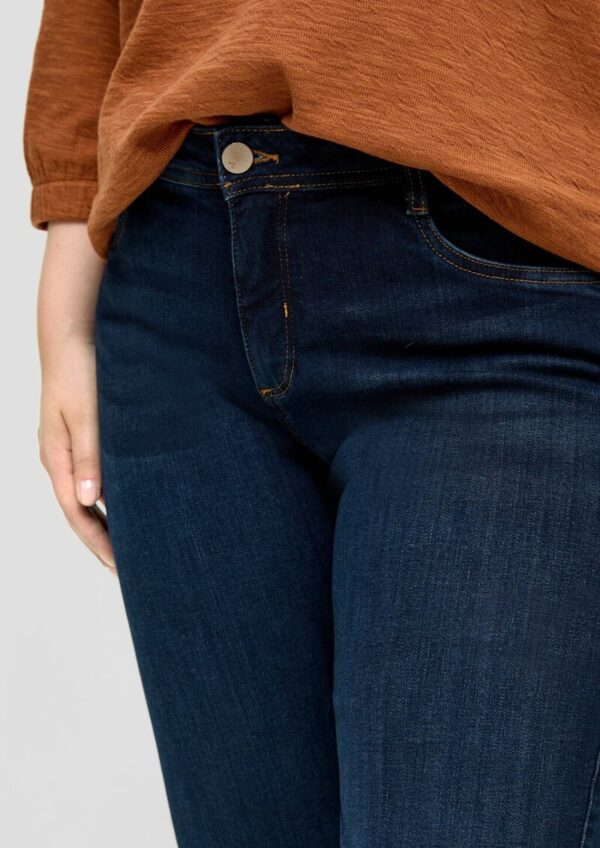 Jeans / Curvy Fit / Mid Rise / Straight Leg