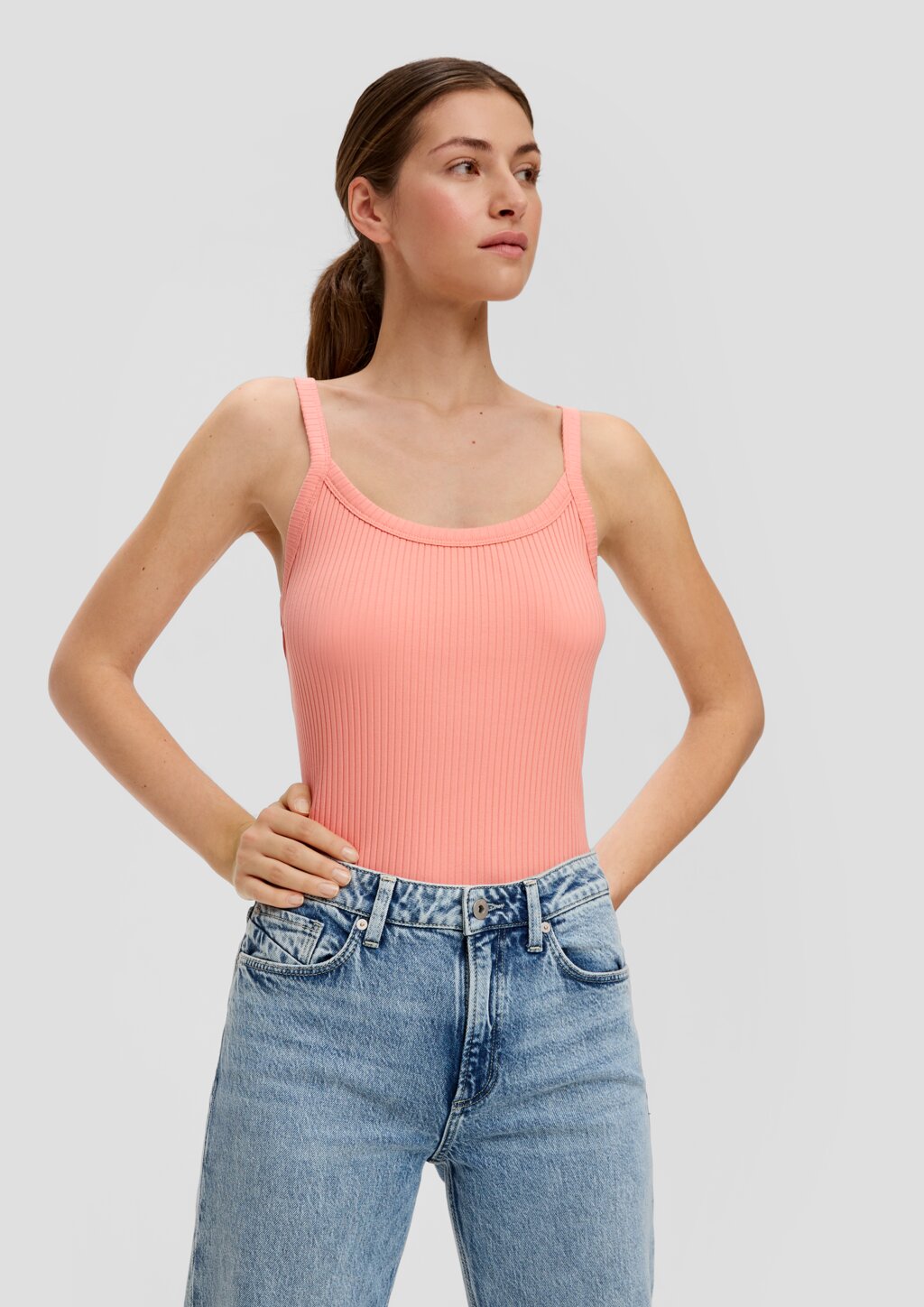 Top mit Rippstruktur