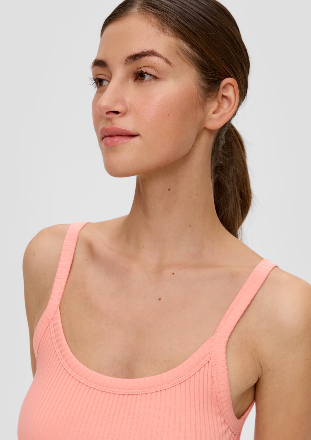 Top mit Rippstruktur