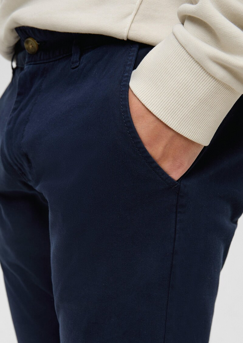 Gewaschene Chino aus Stretch-Twill