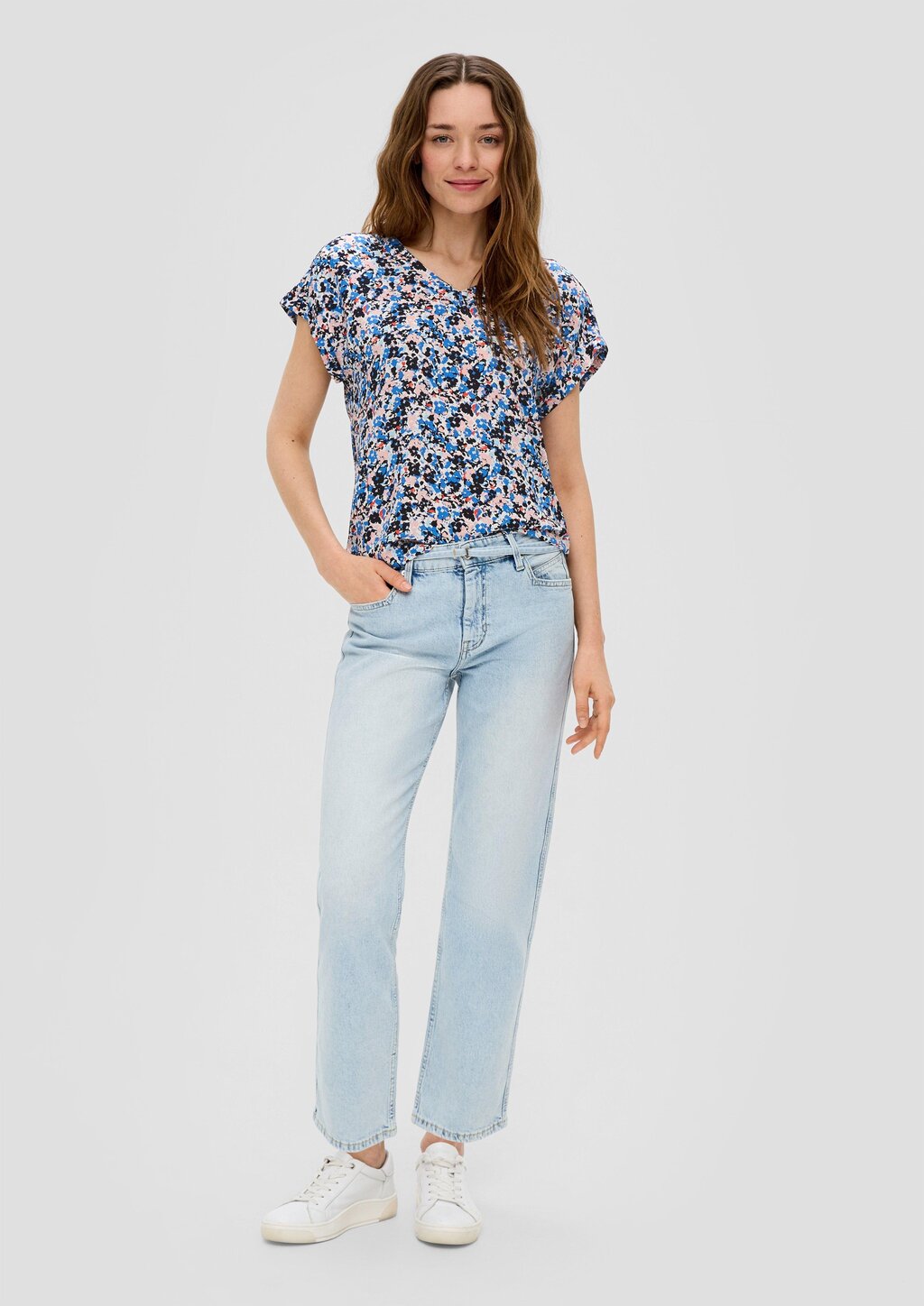 Viskosebluse mit V-Ausschnitt