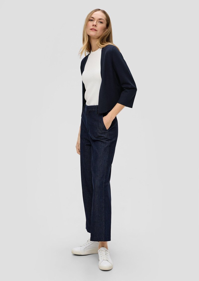 Kurze Strickjacke mit 3/4-Ärmel