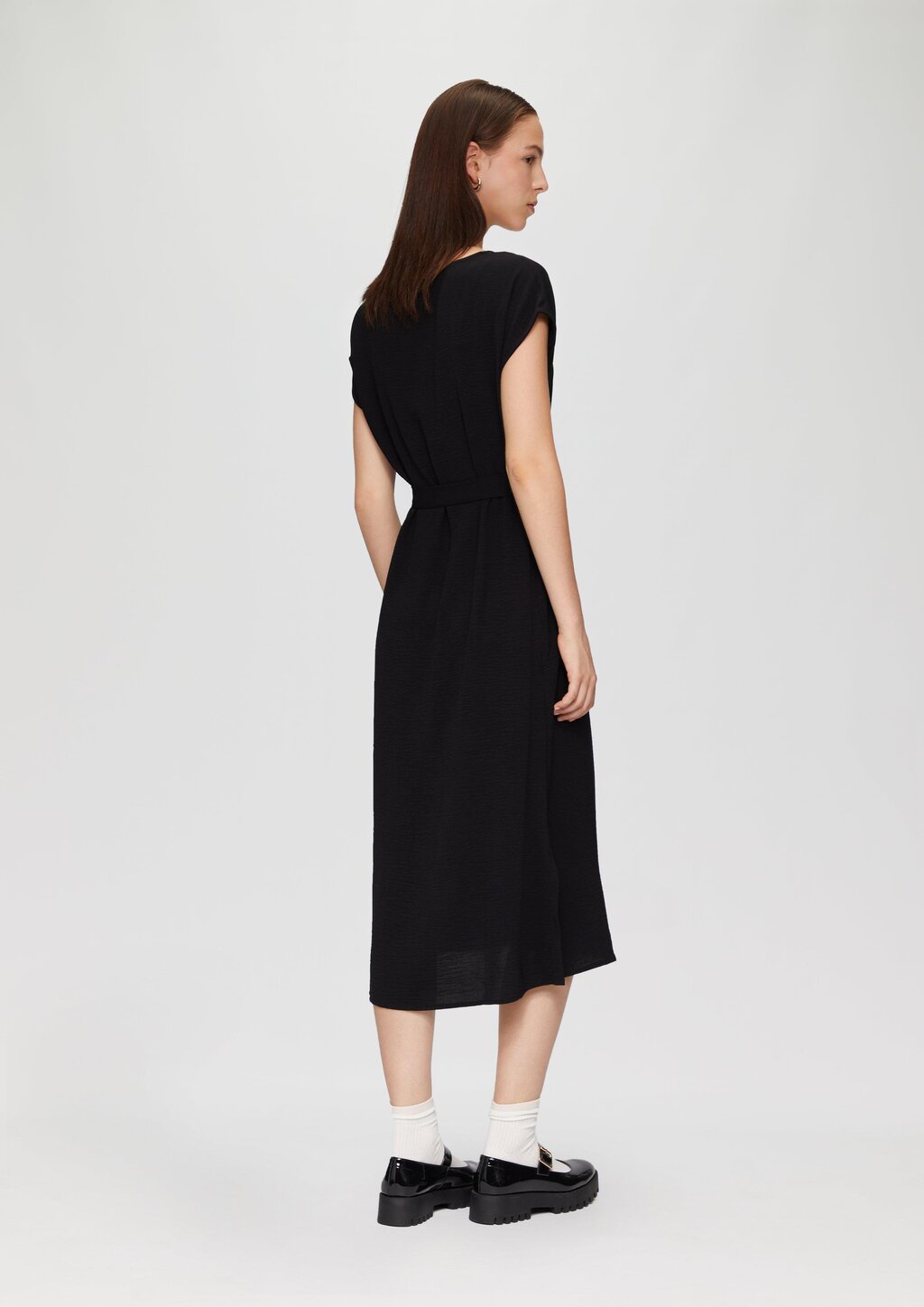 Midikleid mit V-Ausschnitt im Relaxed Fit