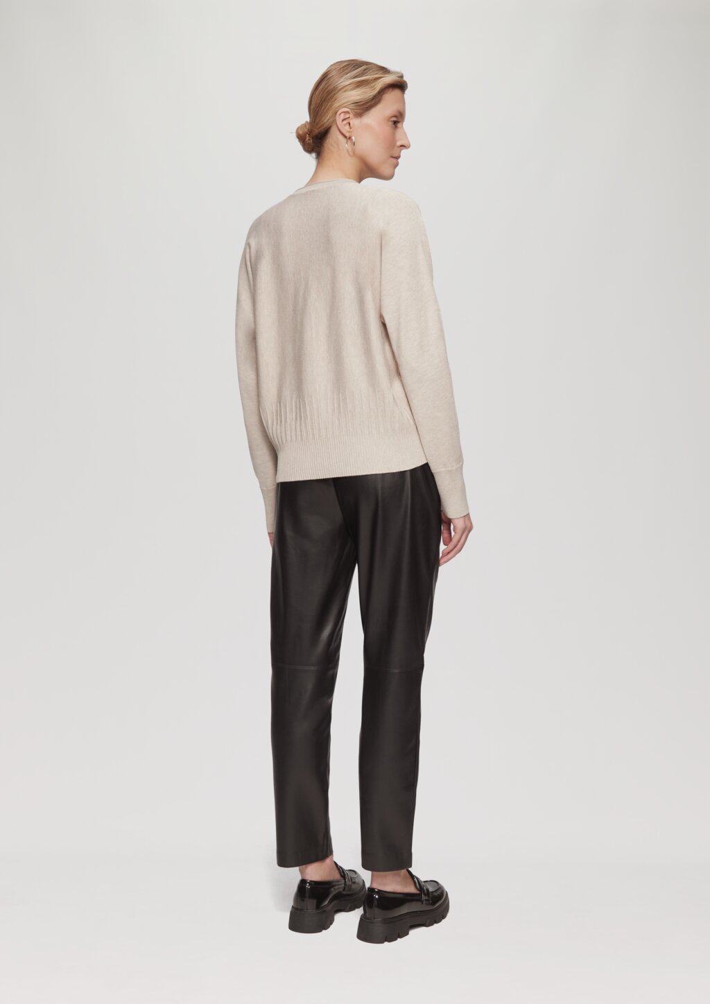 Strickjacke mit Strukturmuster am Saum