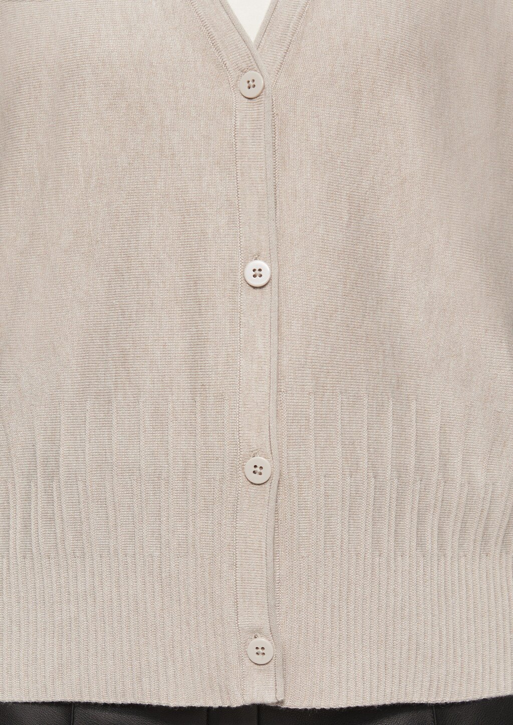 Strickjacke mit Strukturmuster am Saum