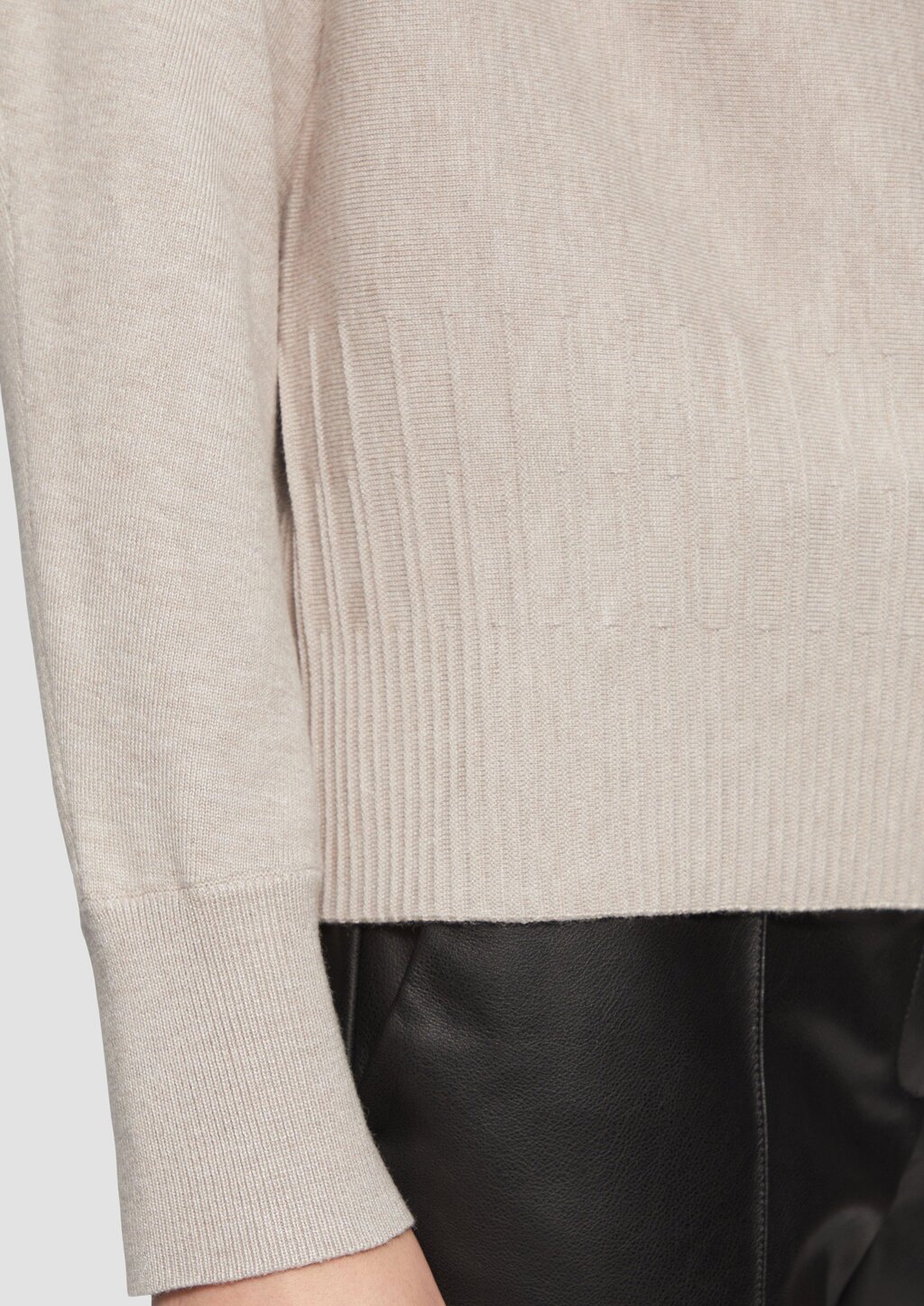 Strickjacke mit Strukturmuster am Saum