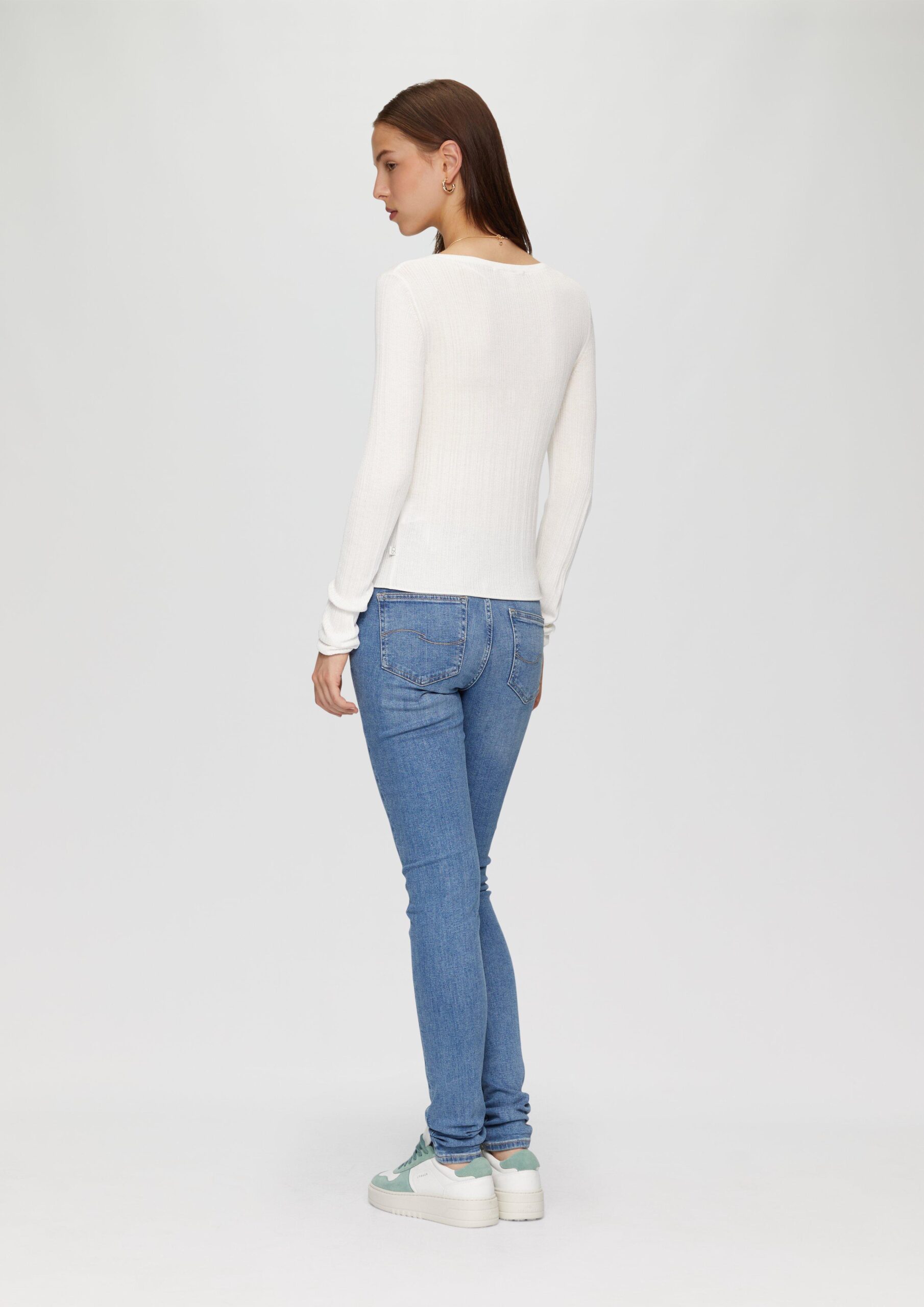 Gerippter Feinstrickpullover aus Viskosemix