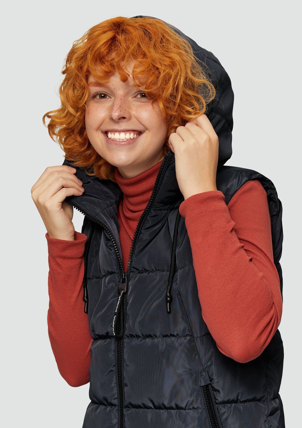 Gesteppte Outdoor-Weste mit Kapuze