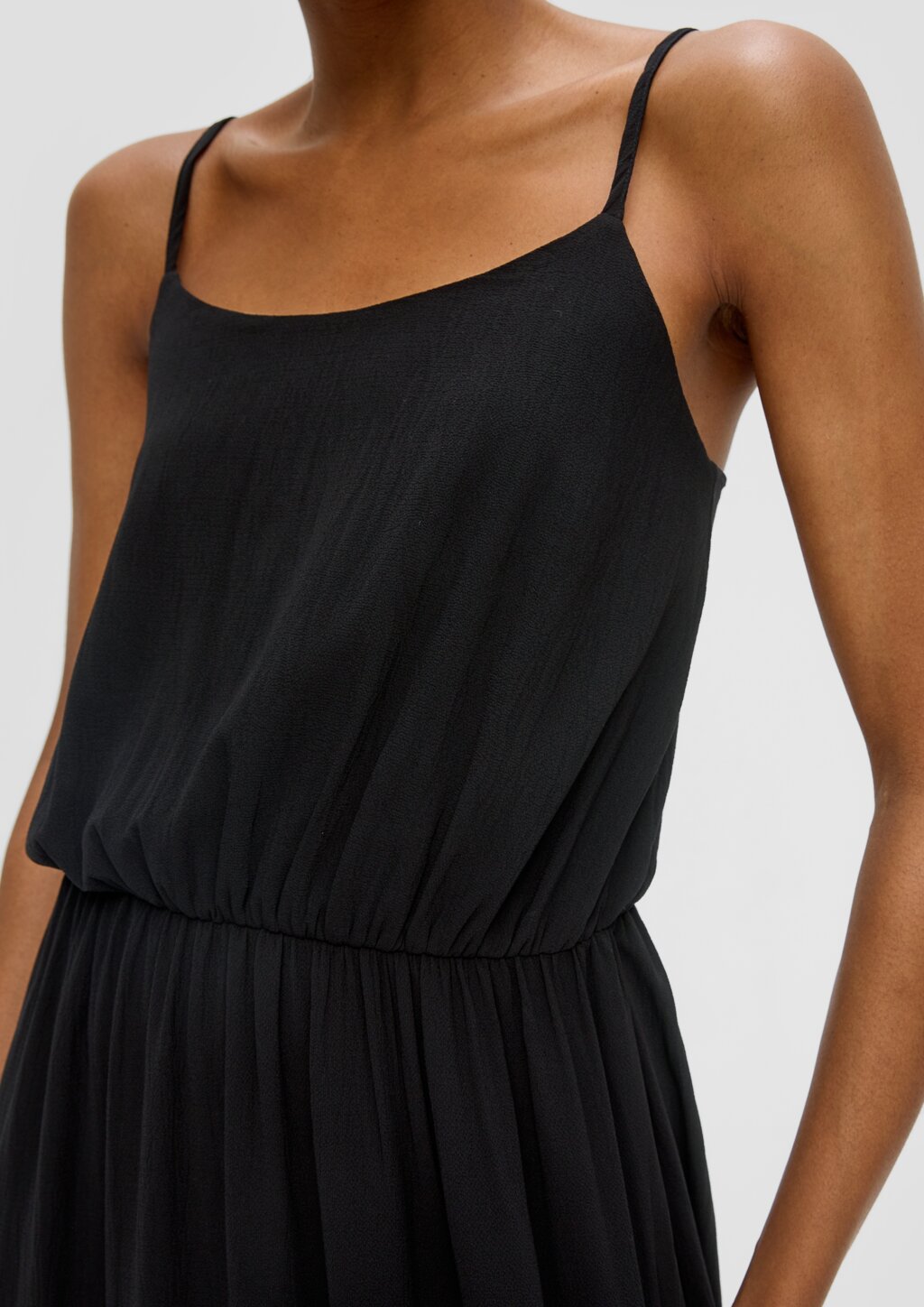 Maxikleid mit Raffung und verstellbaren Trägern