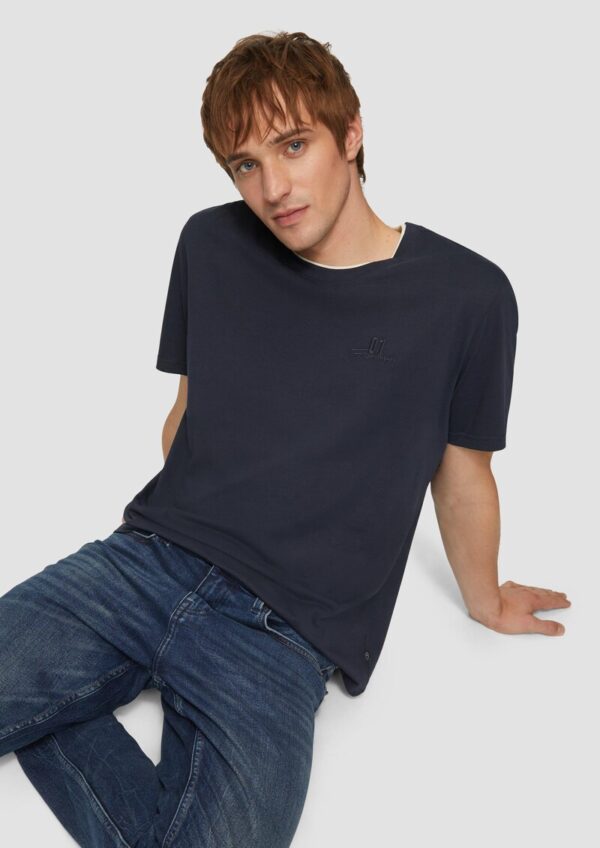 T-Shirt mit Stickerei