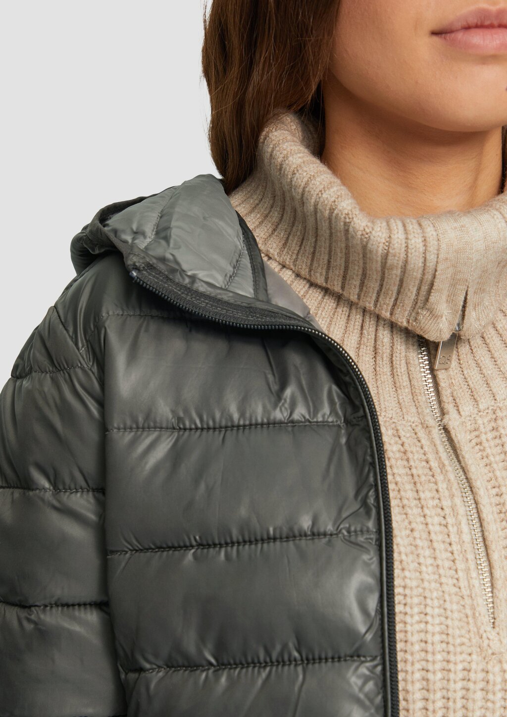 Gesteppte Outdoor-Jacke mit Kapuze