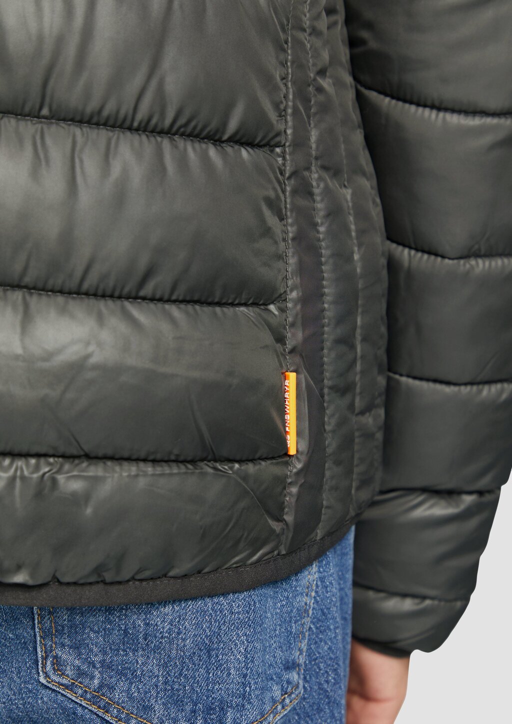 Gesteppte Outdoor-Jacke mit Kapuze