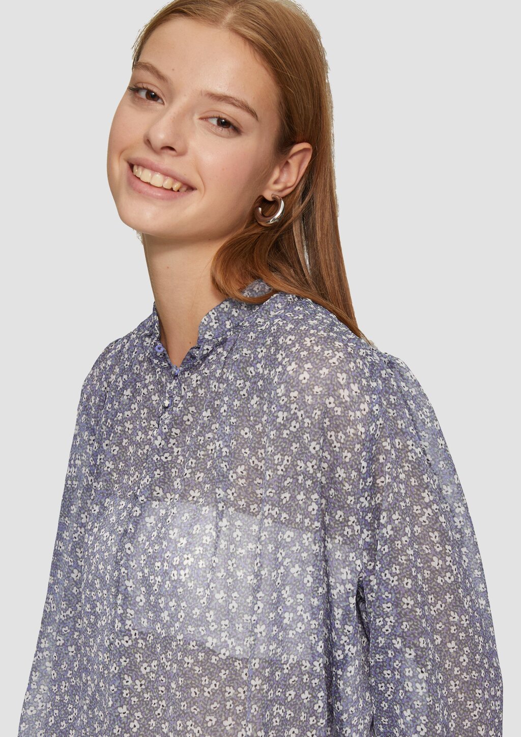 Leicht transparente Chiffonbluse mit Puffärmeln
