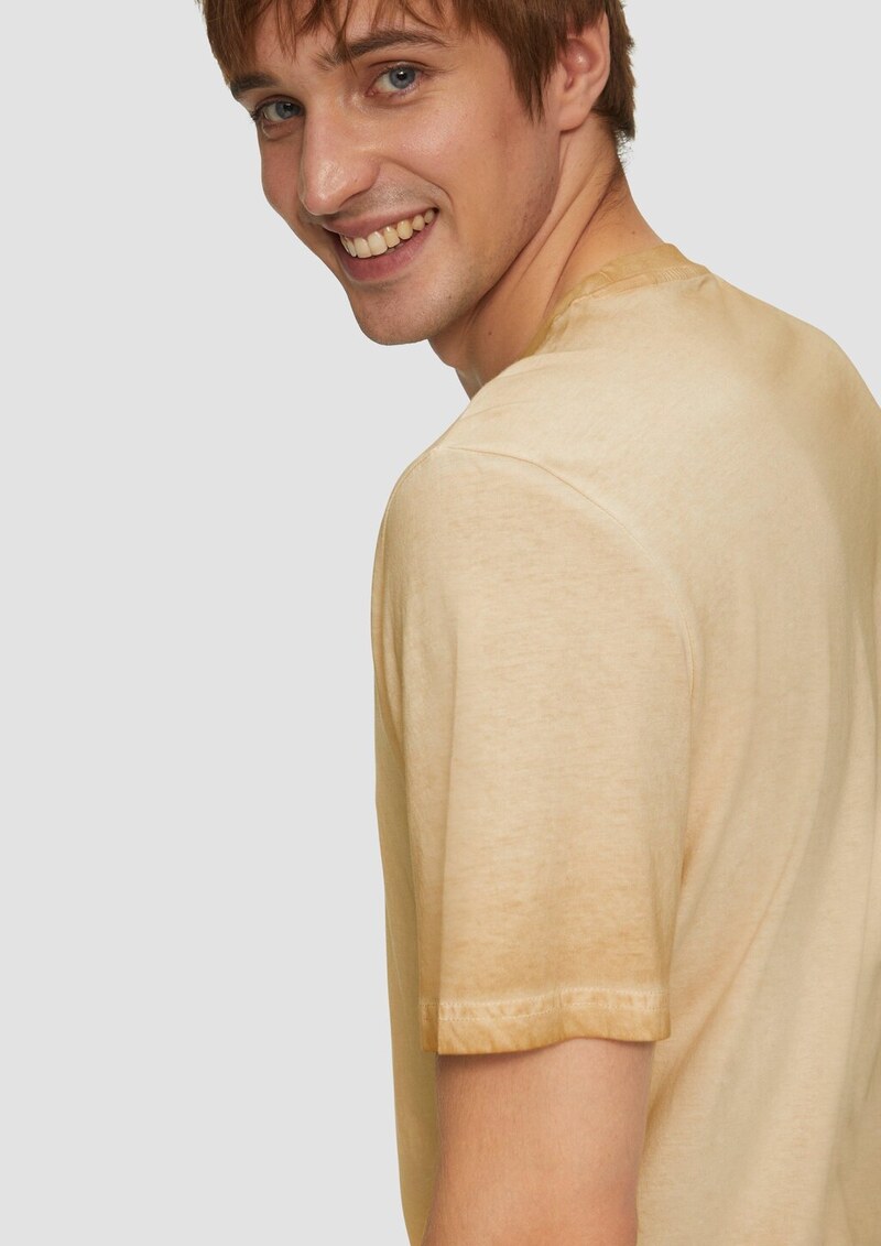 Gewaschenes T-Shirt mit Rundhalsausschnitt