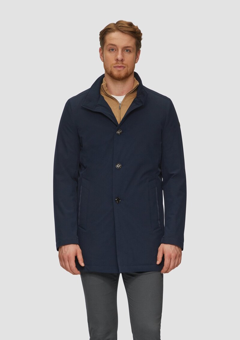 Leichter Mantel mit Stehkragen und wattiertem Futter