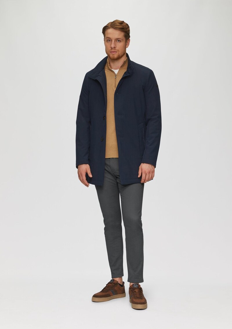 Leichter Mantel mit Stehkragen und wattiertem Futter