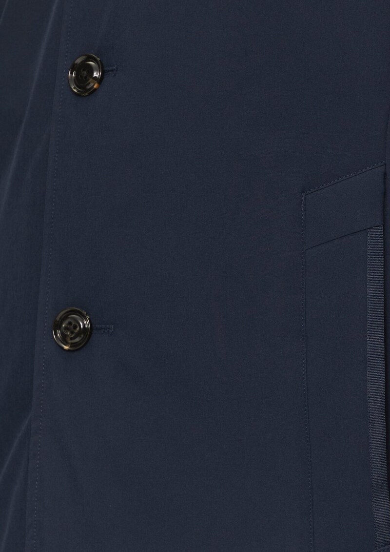 Leichter Mantel mit Stehkragen und wattiertem Futter