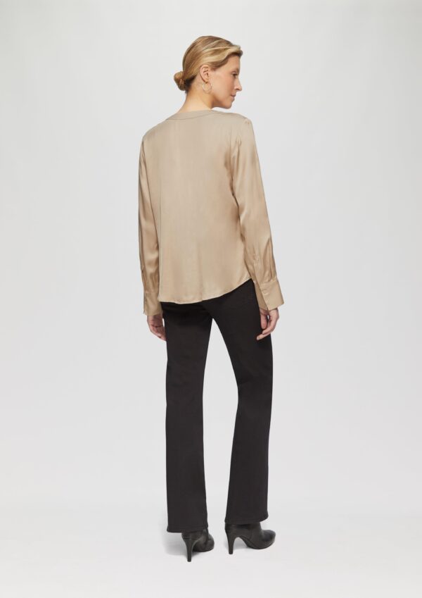 Satinbluse mit Raffung und verdeckter Knopfleiste