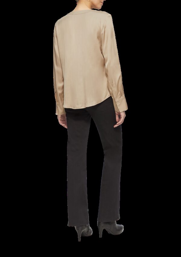 Satinbluse mit Raffung und verdeckter Knopfleiste