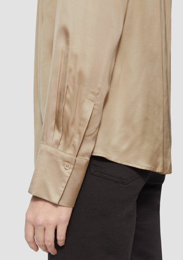 Satinbluse mit Raffung und verdeckter Knopfleiste