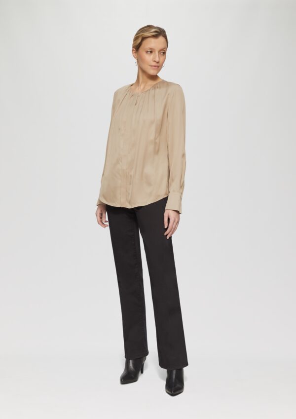 Satinbluse mit Raffung und verdeckter Knopfleiste