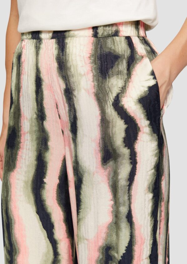 Wide-Leg-Hose aus schimmerndem Satin mit Strukturmuster