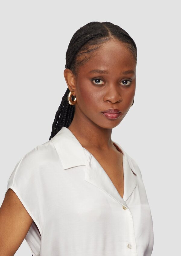 Satinbluse im Relaxed Fit mit Perlmuttknöpfen