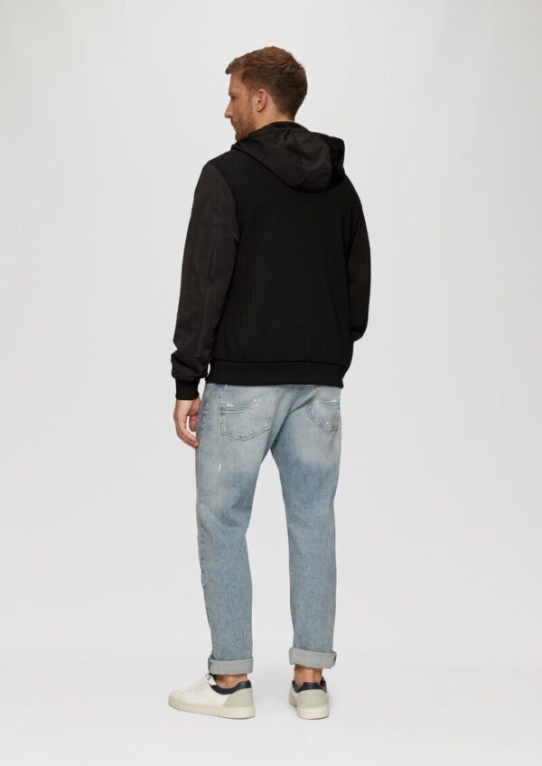 Jacke mit innovativem Materialmix und Kapuze