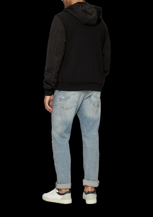 Jacke mit innovativem Materialmix und Kapuze