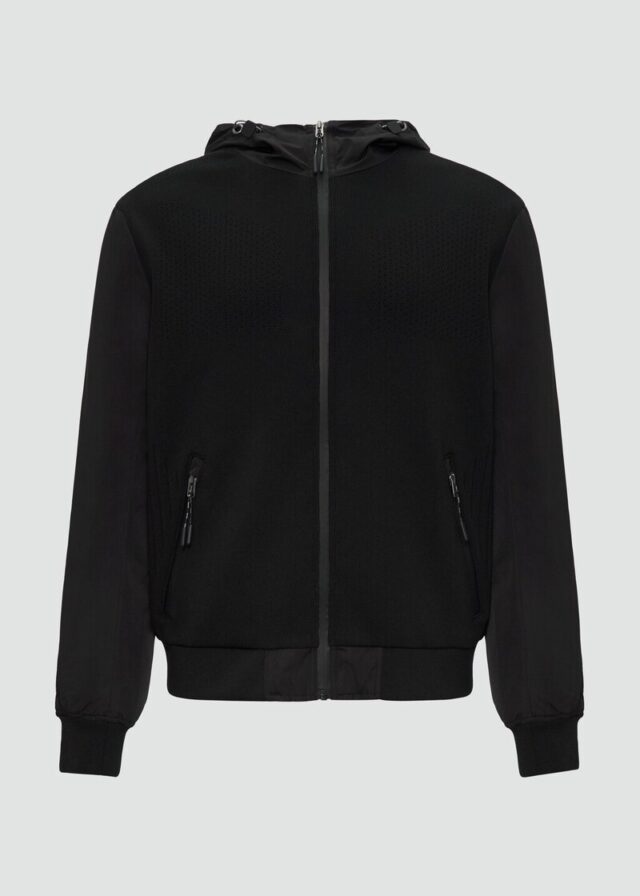 Jacke mit innovativem Materialmix und Kapuze