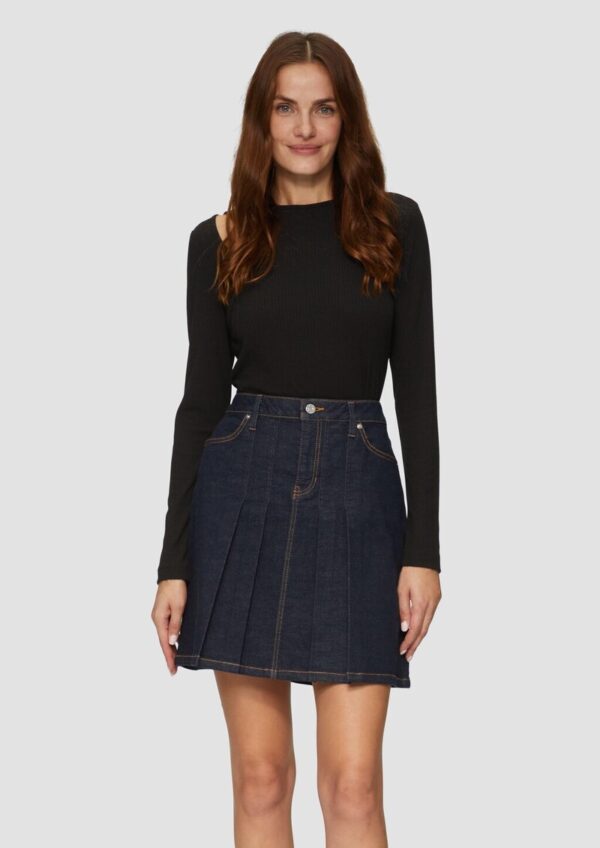 Geripptes Longsleeve mit Cut-Out