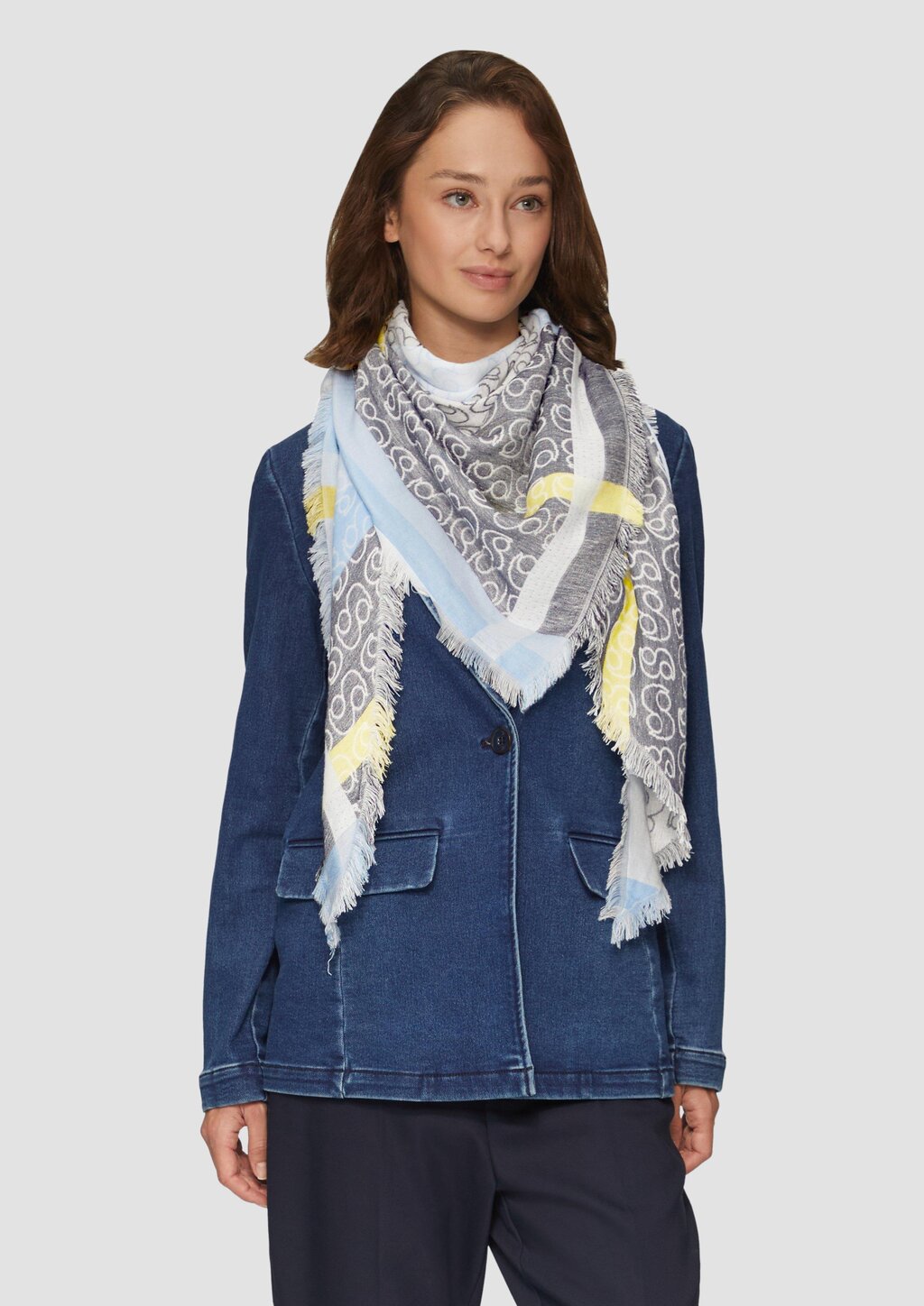 Gemusterter Schal aus Viskosemix